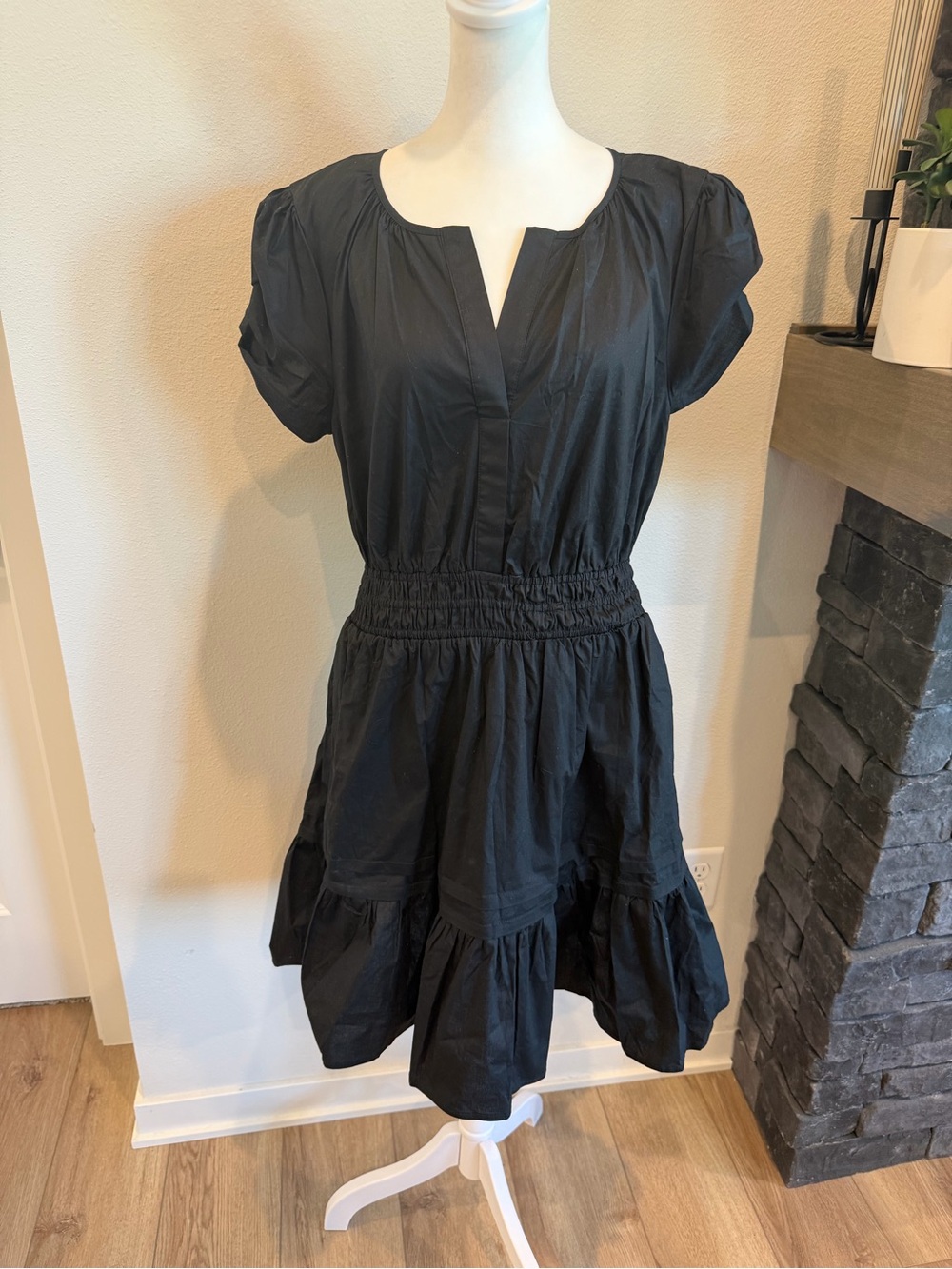 Be by Chetta B Black Short Sleeve Smocked Waist Dress. Size L